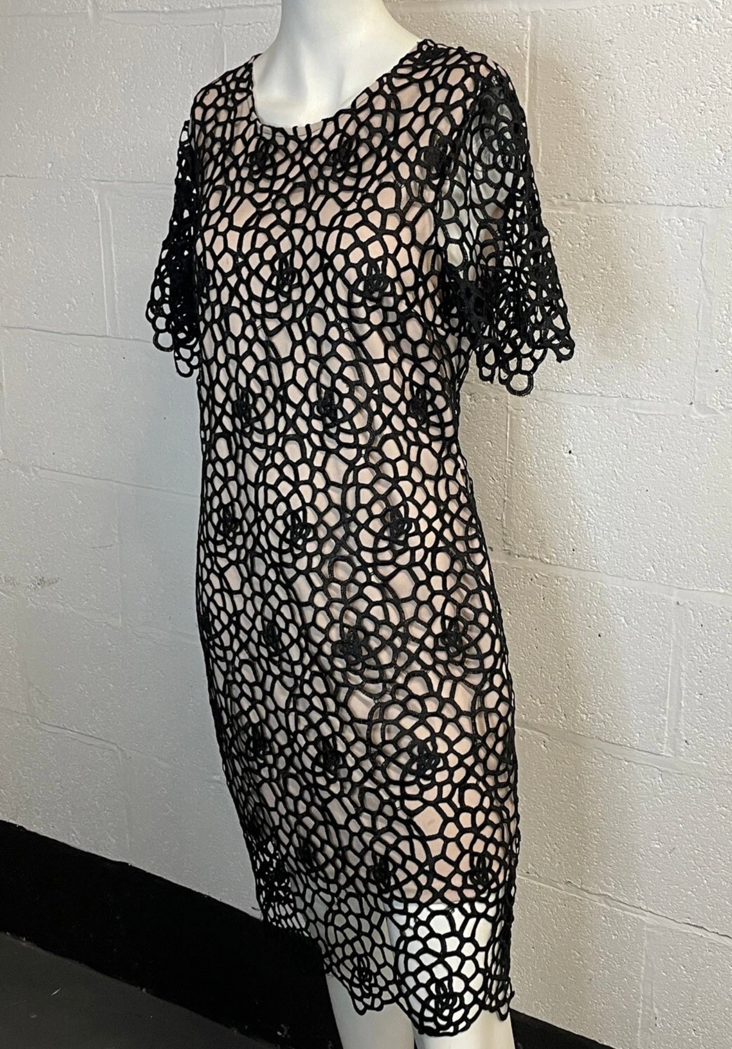 Quiz Black Crochet Lace Overlay Nude Lined Dress – UK 14 (EU 42)