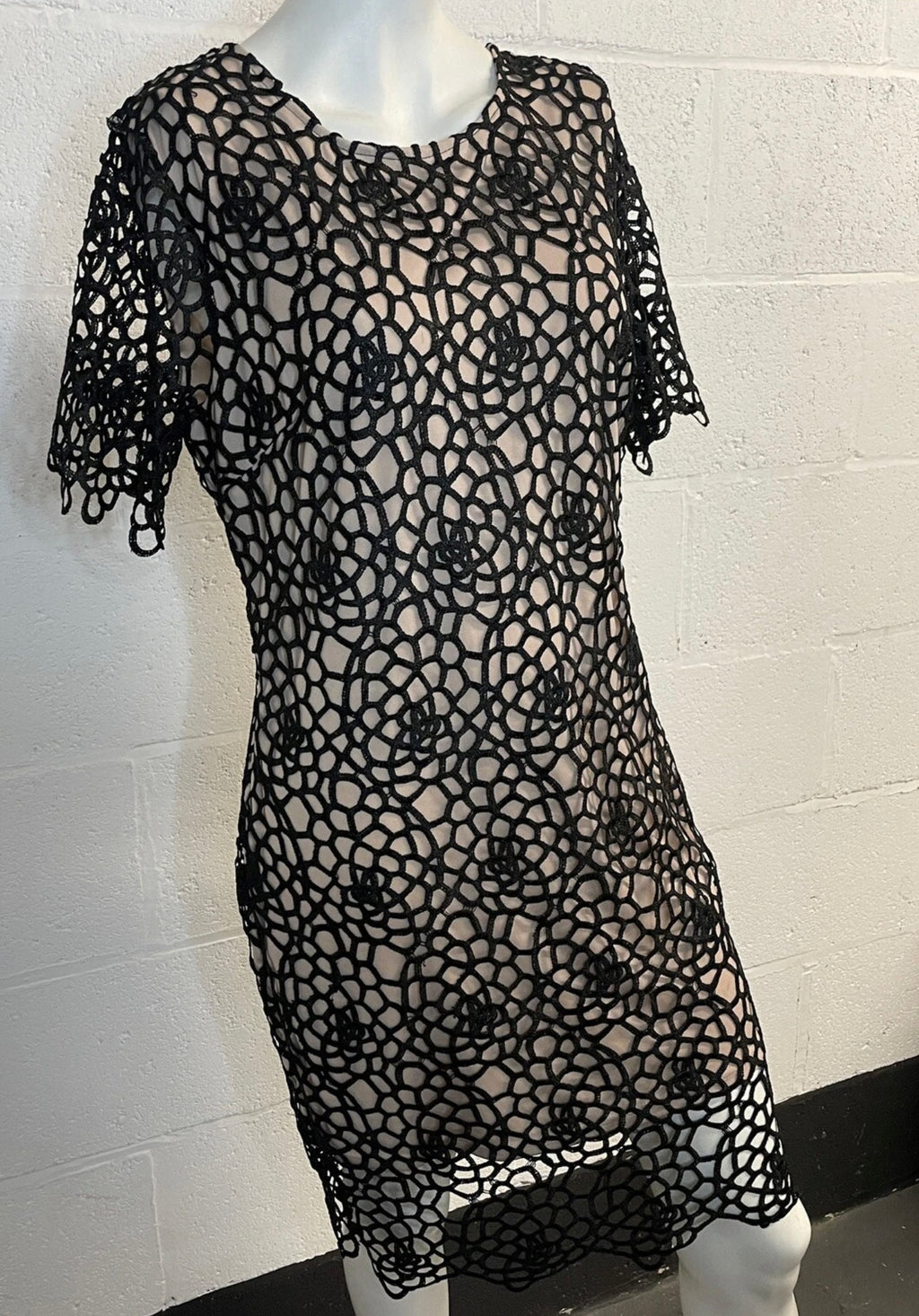 Quiz Black Crochet Lace Overlay Nude Lined Dress – UK 14 (EU 42)