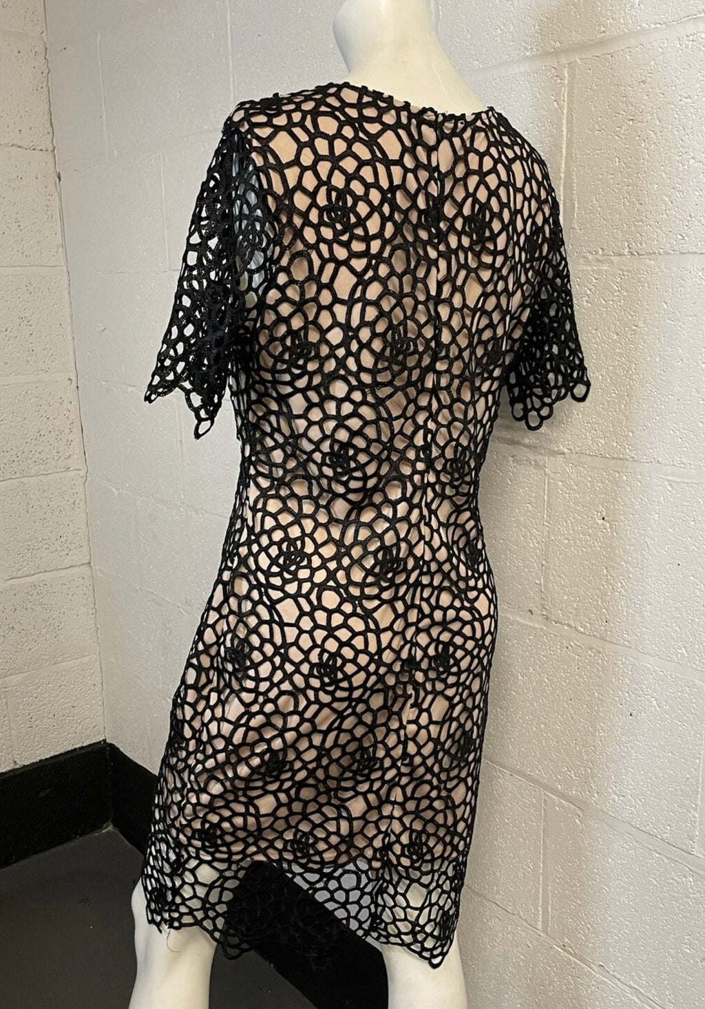 Quiz Black Crochet Lace Overlay Nude Lined Dress – UK 14 (EU 42)