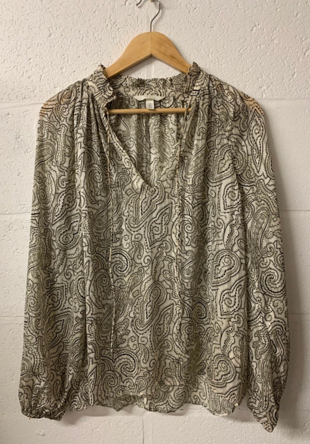 H&M Black & Cream Paisley Sheer Ruffle V-Neck Blouse Size S Long Sleeve