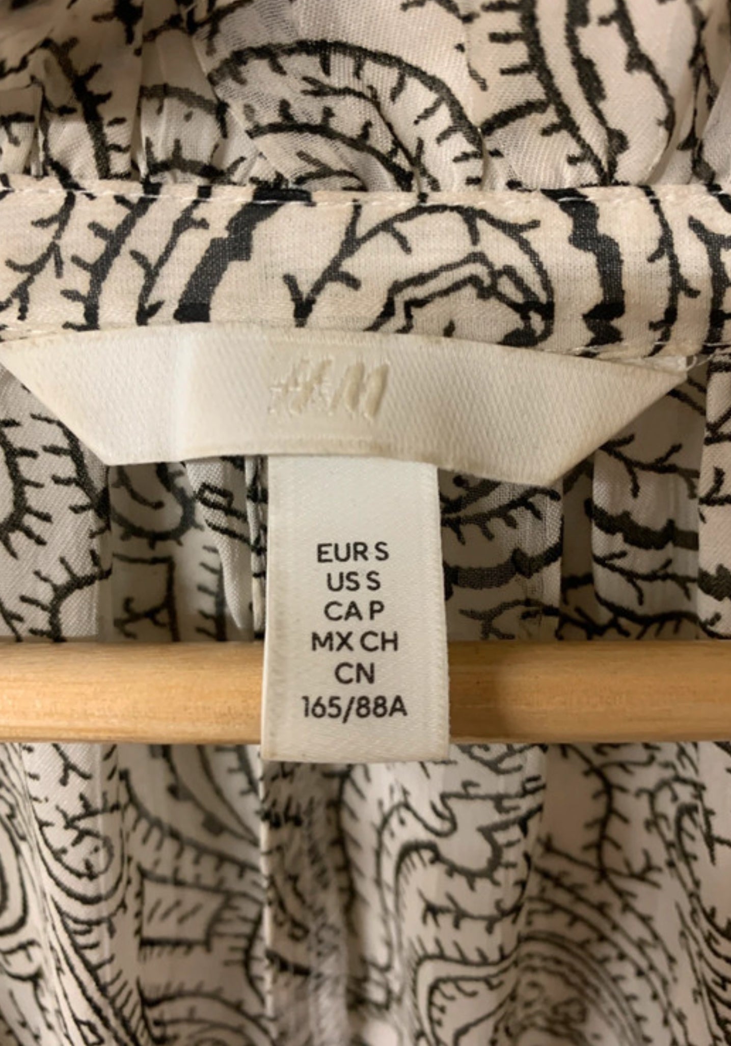 H&M Black & Cream Paisley Sheer Ruffle V-Neck Blouse Size S Long Sleeve